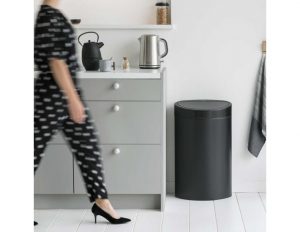 לויזון מרקט,פח טאץ אובלי 40 ליטר שחור מט Brabantia,