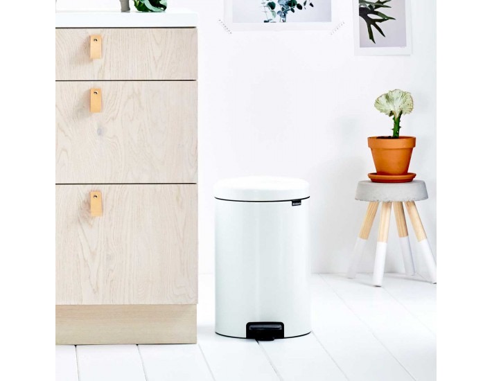 לויזון מרקט,פח פדל 20 ליטר לבן Brabantia - NewIcon, לויזון מרקט,פח פדל 20 ליטר לבן Brabantia - NewIcon,